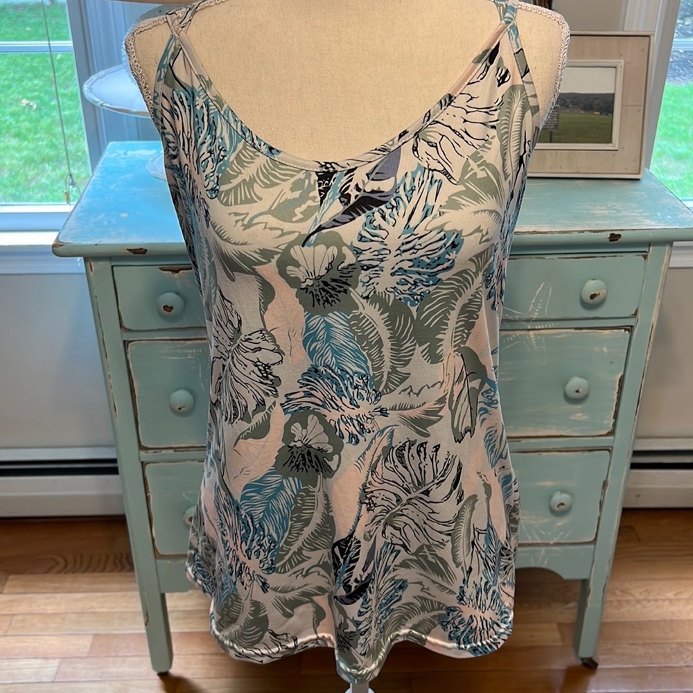 Tobrief multicolor floral tank. Size small. A5